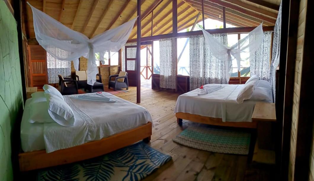 Piedra Piedra Lodge Nuquí エクステリア 写真